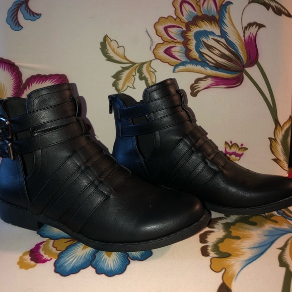 Ankle booties - Picture 3 of 6